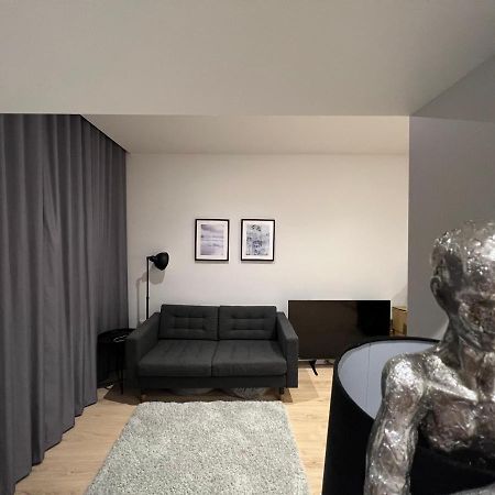 הית'רו London Heathrow Airport Apartment Voyager House Terminal 12345 - Ev Electric And Parking Available מראה חיצוני תמונה