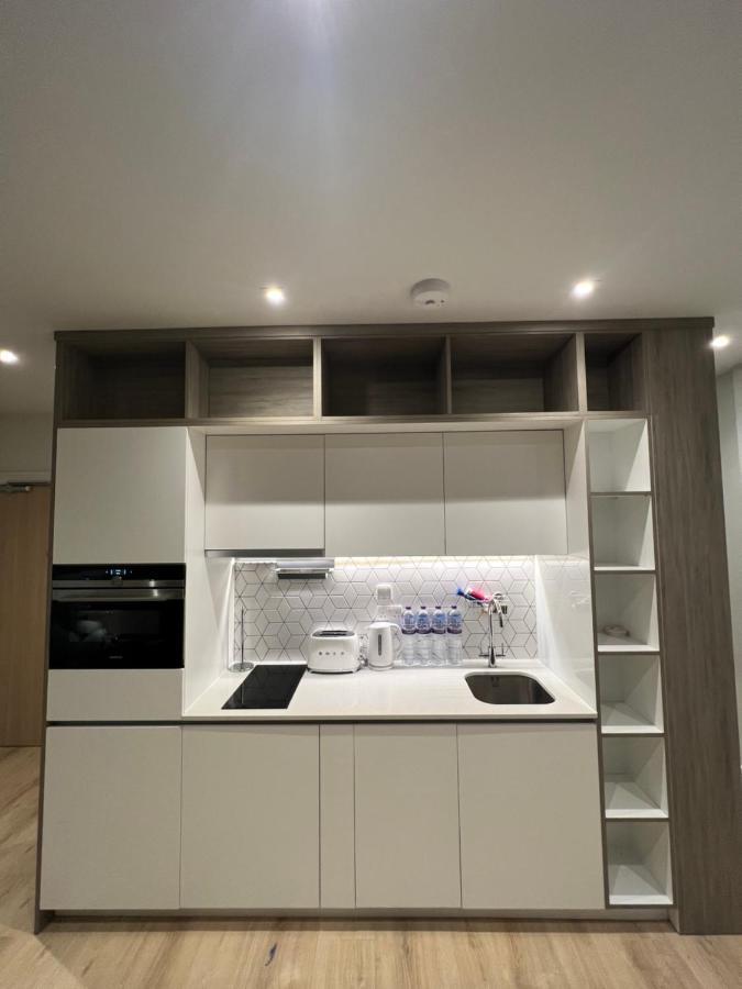 הית'רו London Heathrow Airport Apartment Voyager House Terminal 12345 - Ev Electric And Parking Available מראה חיצוני תמונה