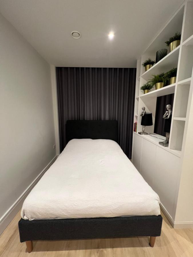 הית'רו London Heathrow Airport Apartment Voyager House Terminal 12345 - Ev Electric And Parking Available מראה חיצוני תמונה