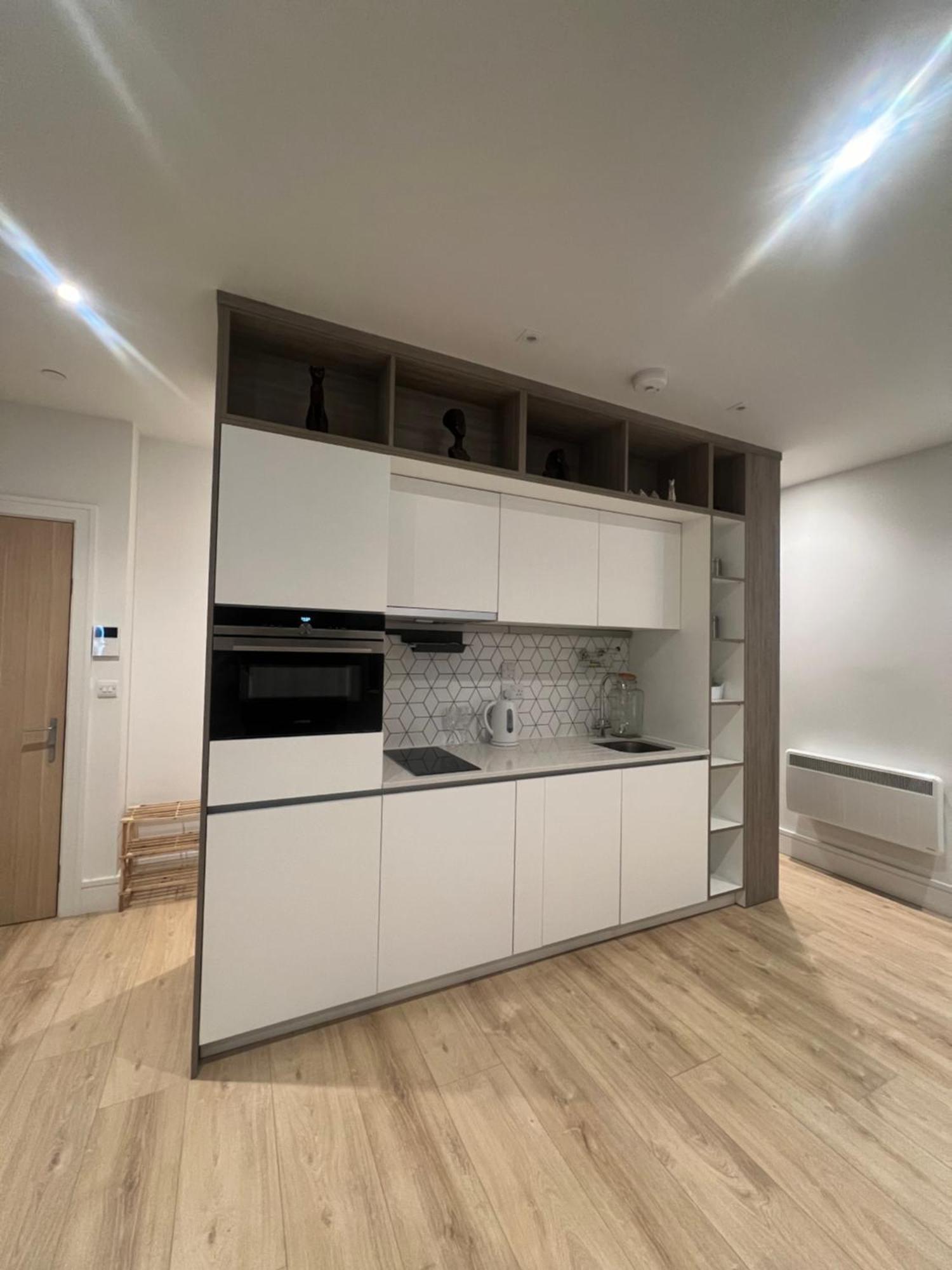 הית'רו London Heathrow Airport Apartment Voyager House Terminal 12345 - Ev Electric And Parking Available מראה חיצוני תמונה