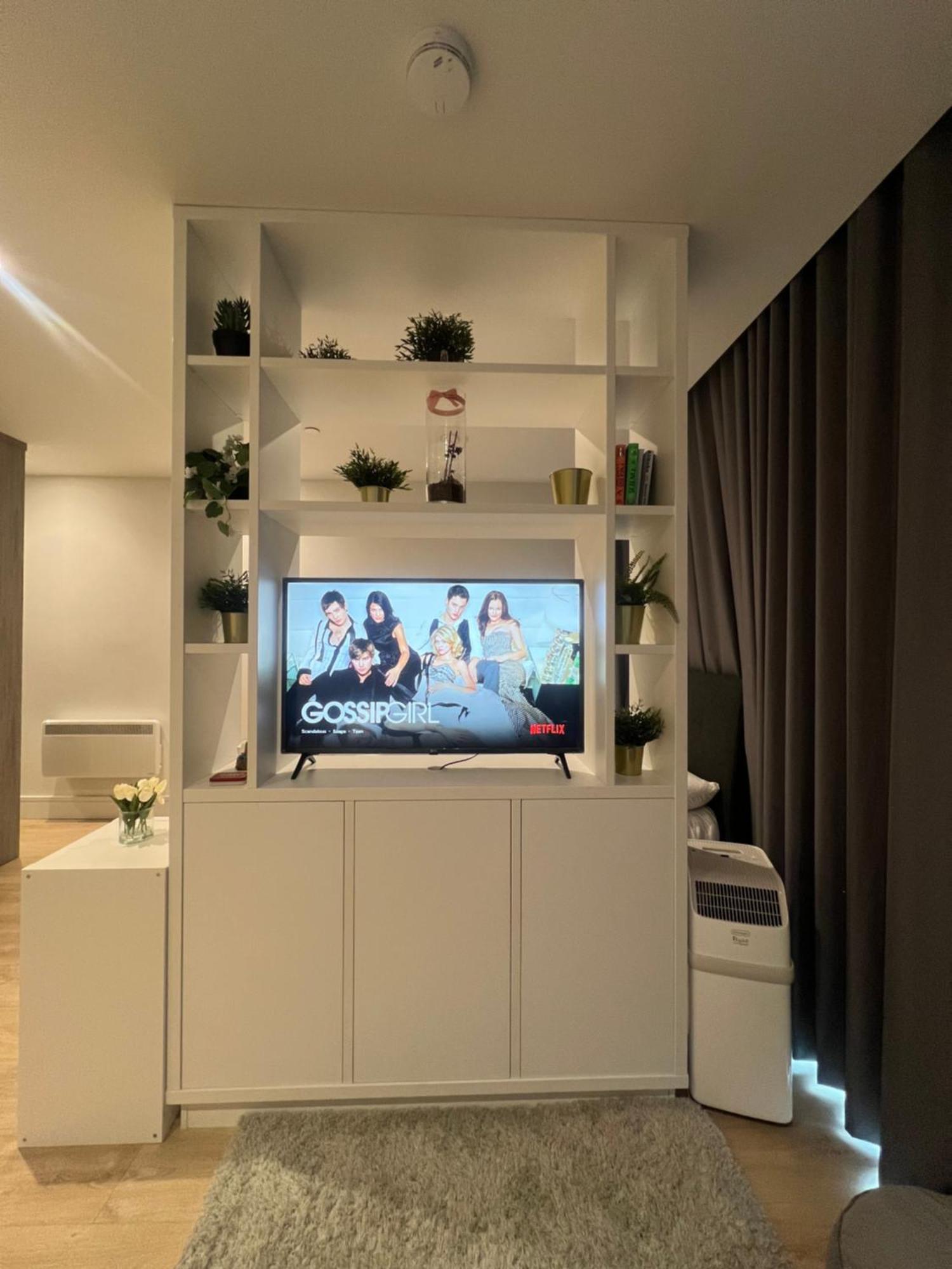 הית'רו London Heathrow Airport Apartment Voyager House Terminal 12345 - Ev Electric And Parking Available מראה חיצוני תמונה