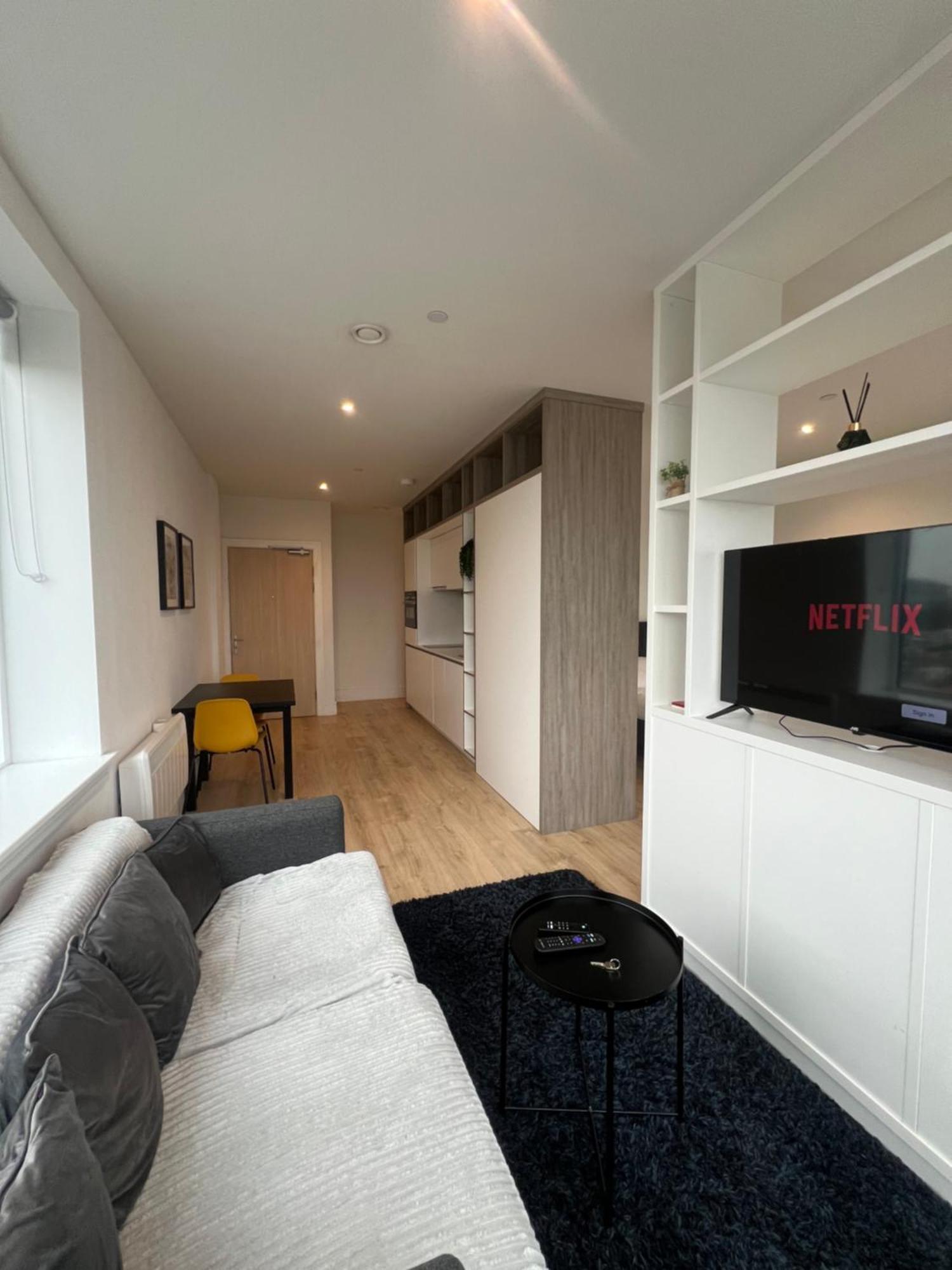 הית'רו London Heathrow Airport Apartment Voyager House Terminal 12345 - Ev Electric And Parking Available מראה חיצוני תמונה