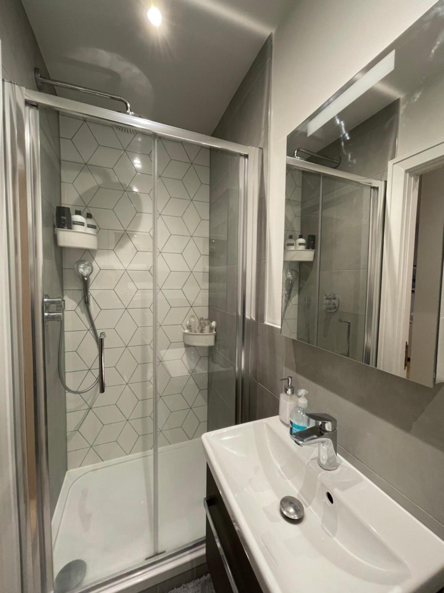 הית'רו London Heathrow Airport Apartment Voyager House Terminal 12345 - Ev Electric And Parking Available מראה חיצוני תמונה