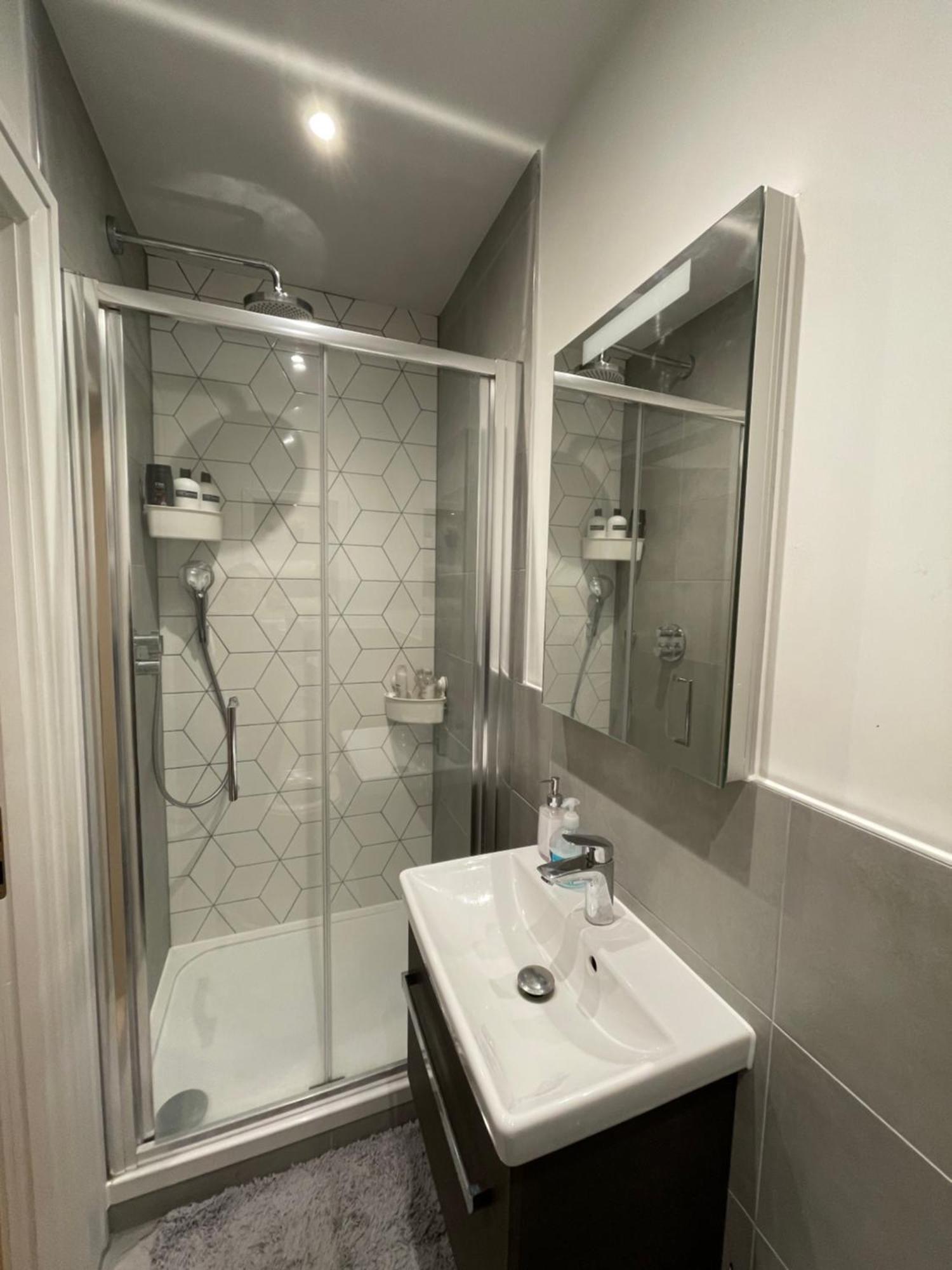 הית'רו London Heathrow Airport Apartment Voyager House Terminal 12345 - Ev Electric And Parking Available מראה חיצוני תמונה